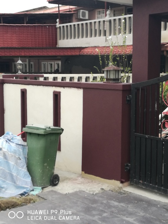 Painted Walls, Pillar at Main Entrance