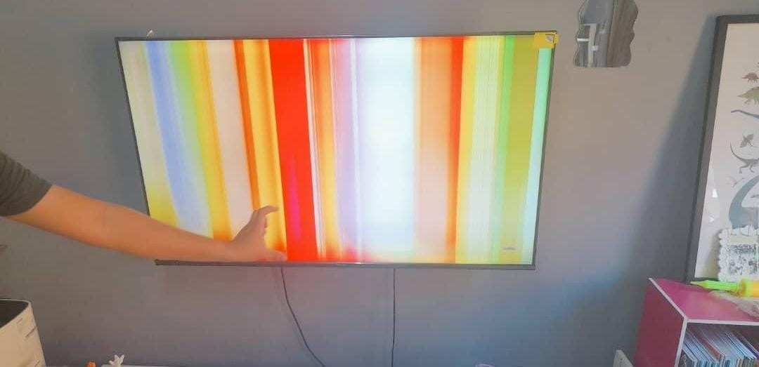 TV having vertical lines