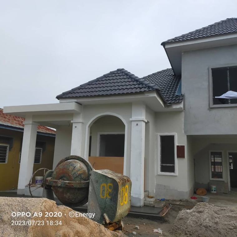Front of House with Columns and Roof